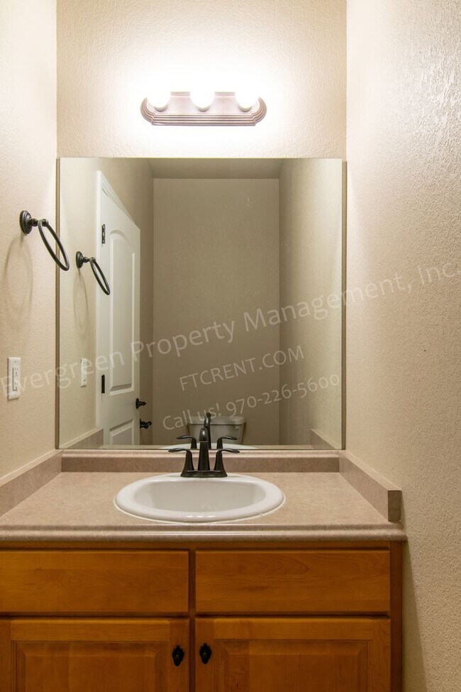 Building Photo - 3015 Denver Dr