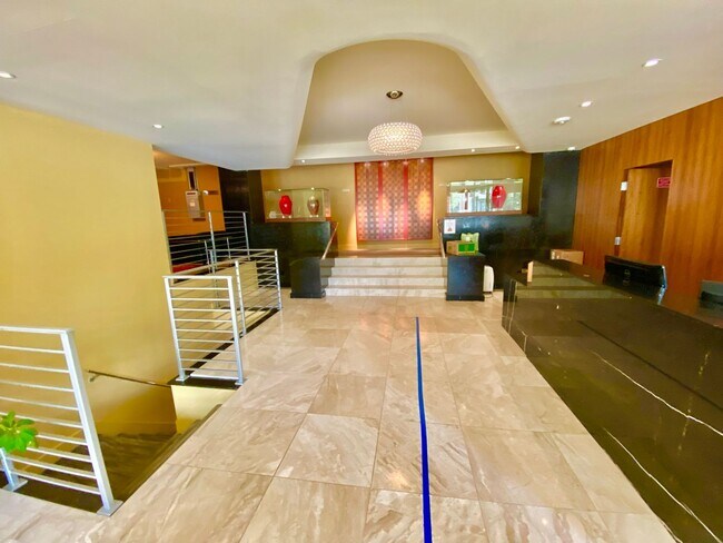 Building Photo - Wilshire Park Condo Studio with Den with Park views in Cleveland Park!