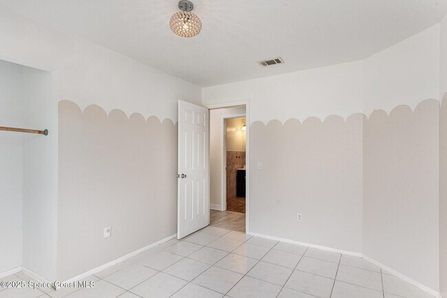 Building Photo - 1241 Riviera Dr NE