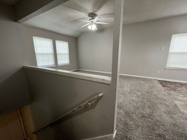 Building Photo - 2-Bedroom, 1.5 Bathroom Duplex with 1 Car ...