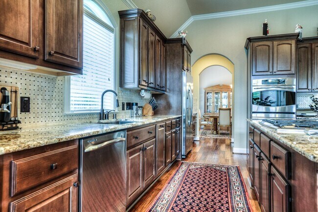 Building Photo - 154 W Hullwood Ct