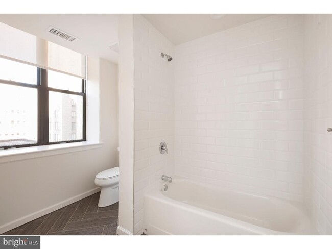 Primary Photo - 220 S 16th St