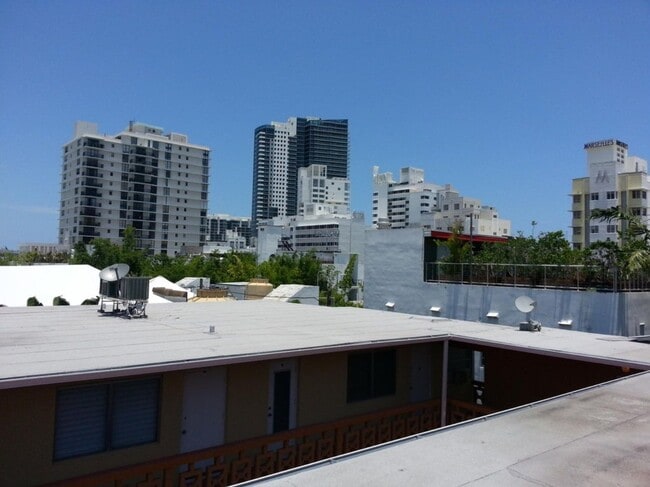 Building Photo - 1725 James Ave