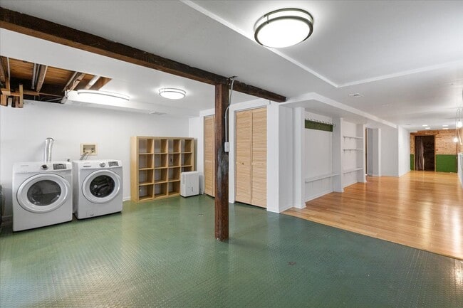 Building Photo - 928 W 32nd St