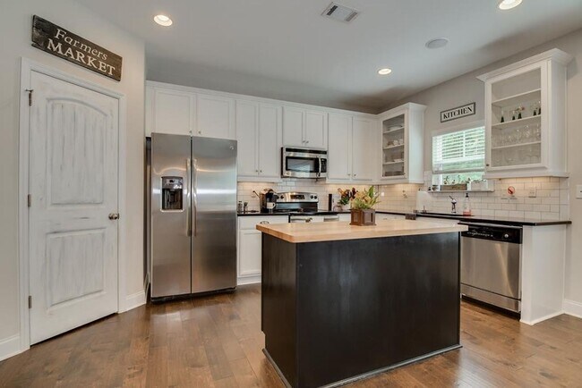 Building Photo - 1554 Driftwood Ln