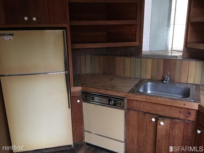 Building Photo - 131 Wilmot St