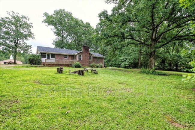 Building Photo - 1011 Miller Rd