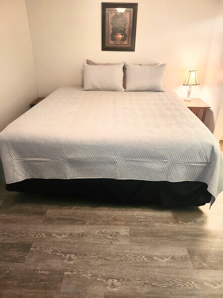 Building Photo - 17462 Front Beach Rd