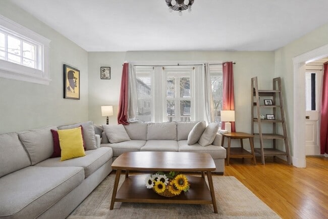 Building Photo - 71 Chilton St