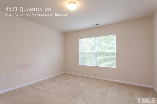 Building Photo - 8531 Quarton Dr