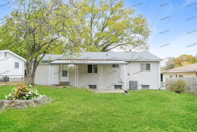 Building Photo - 6714 Village Square Dr