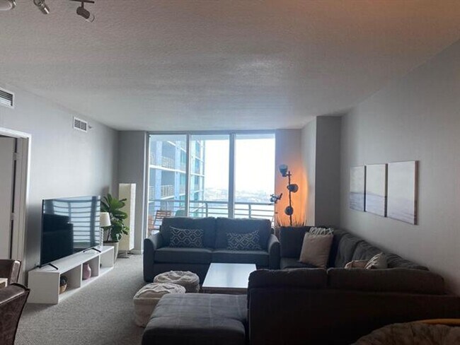 Building Photo - 325 S Biscayne Blvd