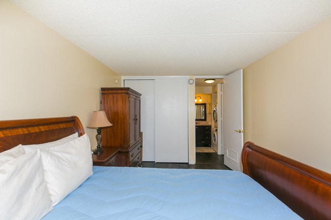 Building Photo - 411 Hobron Ln