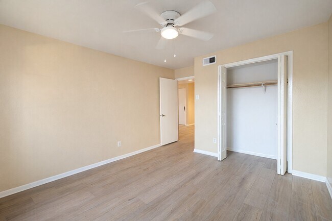 Building Photo - 8529 Hearth Dr