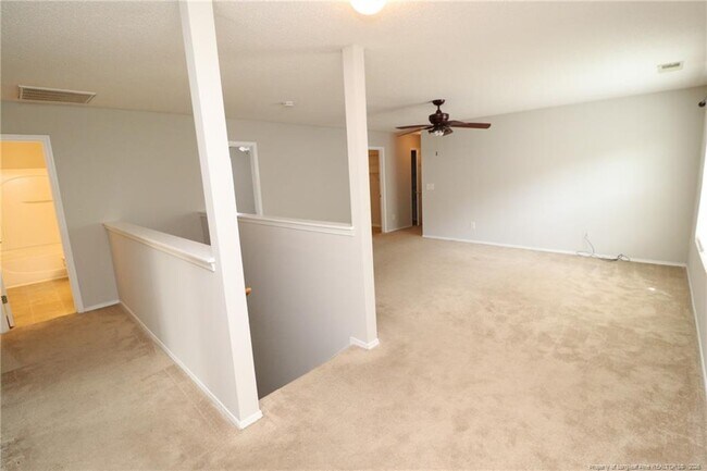Building Photo - 5 Bellmore Ct