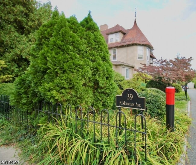 Building Photo - 39 N Mountain Ave