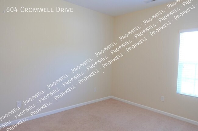 Building Photo - 604 Cromwell Dr
