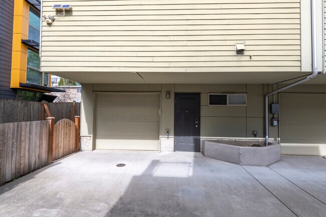 Building Photo - 1151 N 88th St
