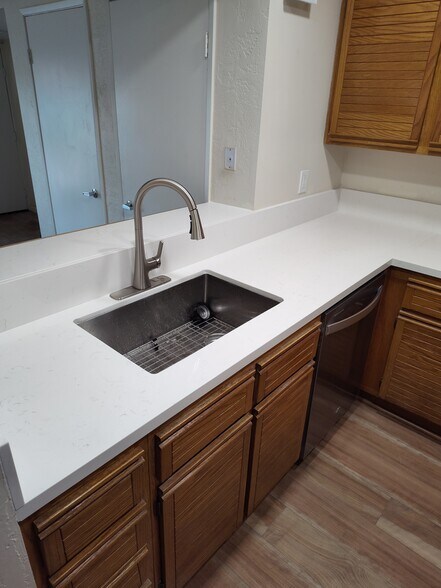 Building Photo - 25671 Le Parc