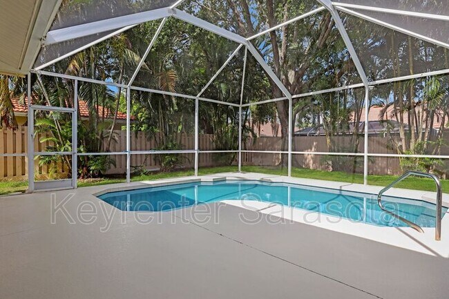 Building Photo - 6219 Aventura Dr