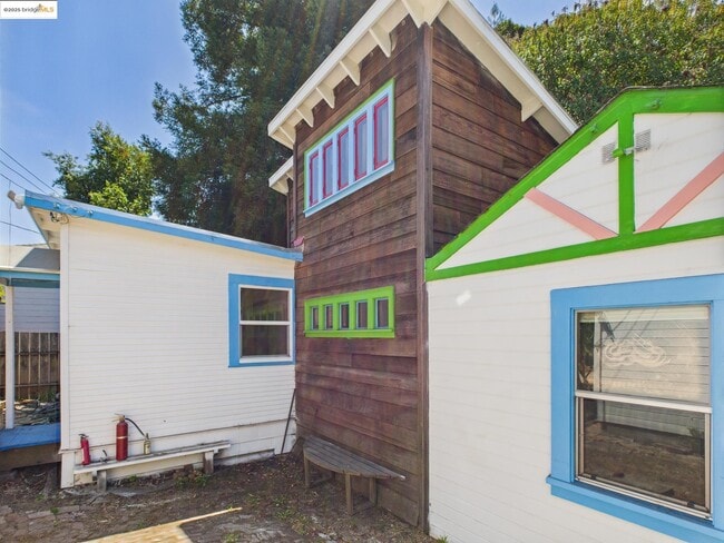 Primary Photo - 1545 Mariposa St