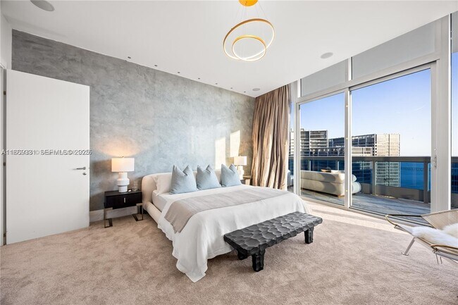 Building Photo - 200 Biscayne Blvd Way