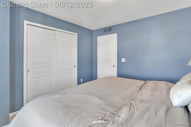 Building Photo - 15745 Diamante Dr