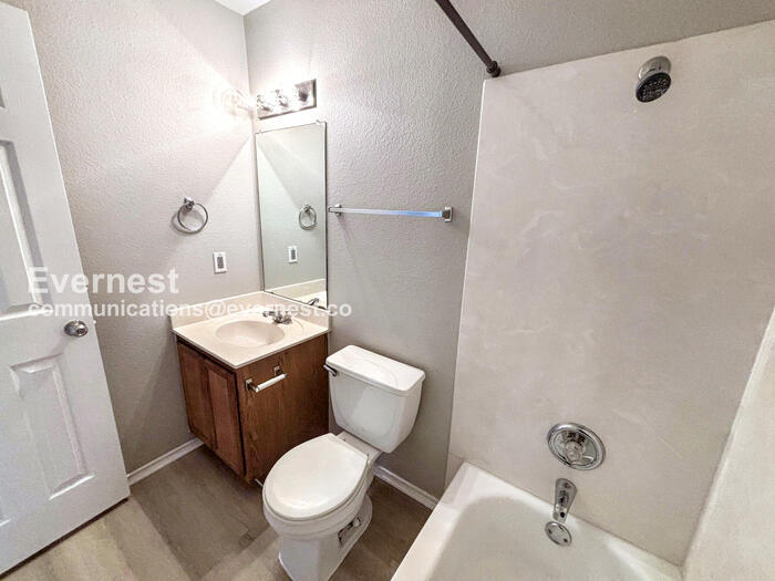 Building Photo - 306 Mossy Rock Dr