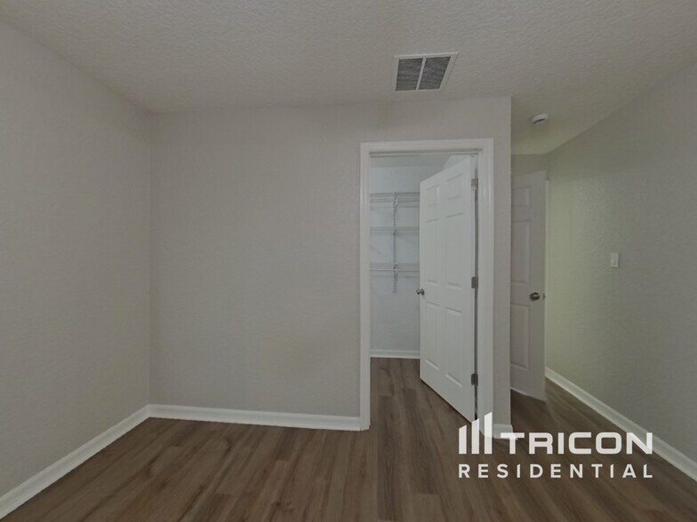 Building Photo - 4011 Palm Dr