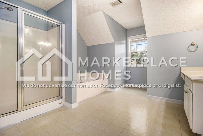 Building Photo - 314 Interlake