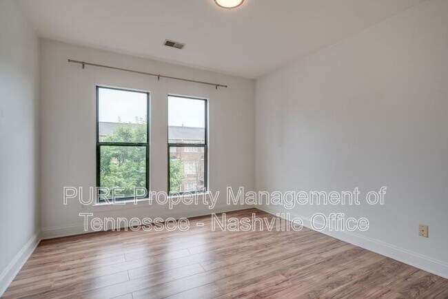 Building Photo - 760 Wedgewood Park