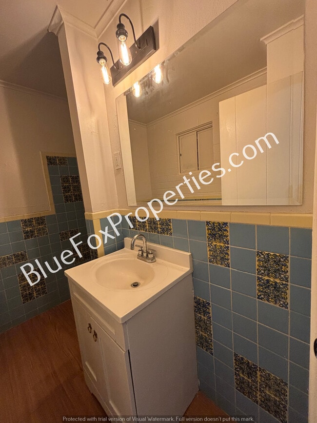 Building Photo - 809 N Irving Cir