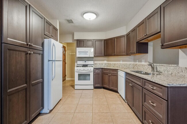 Building Photo - 206 Esmond Ct