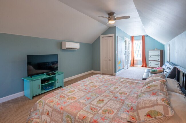 Building Photo - FURNISHED OFF-SEASON MONTHLY RENTAL