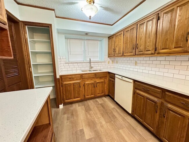 Building Photo - 1925 Glen Hill Dr