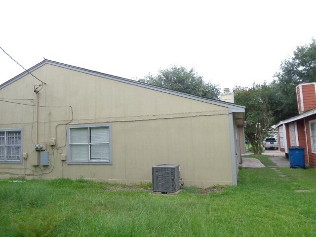 Building Photo - 5531 Farley Dr