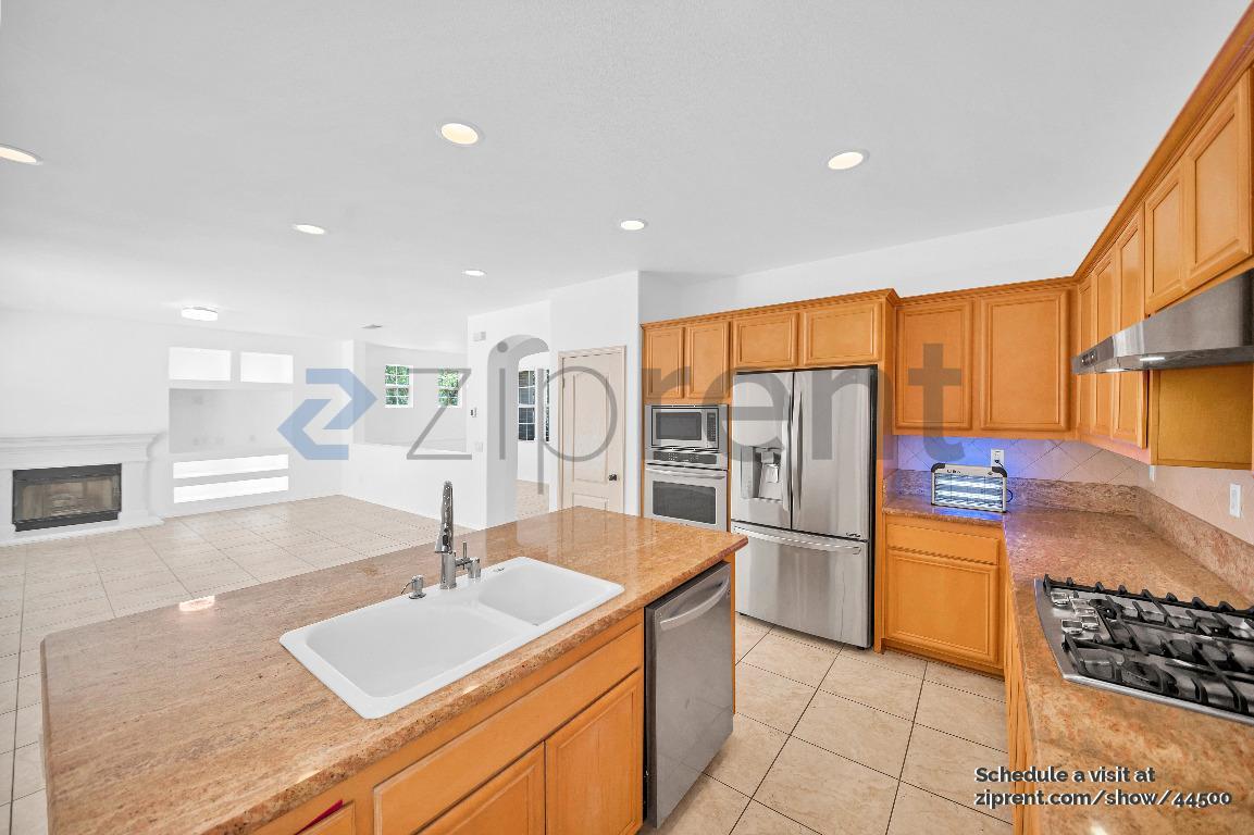 Building Photo - 25333 Los Arqueros Dr
