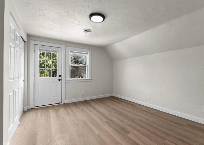 Building Photo - 4 Bedroom Single Family Home Available - G...