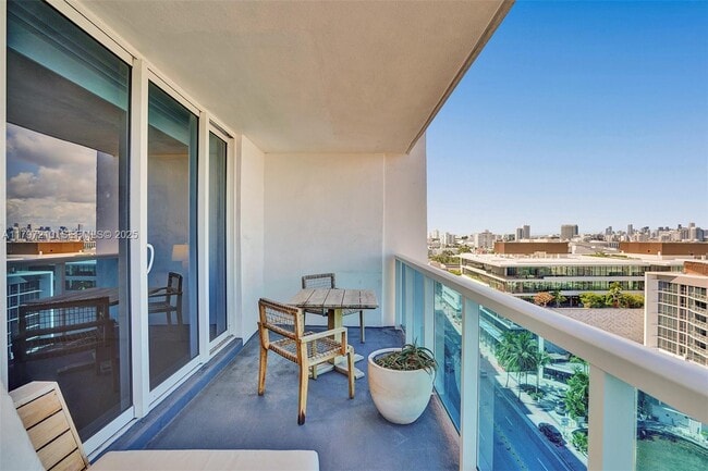 Building Photo - 102 NE 24th St