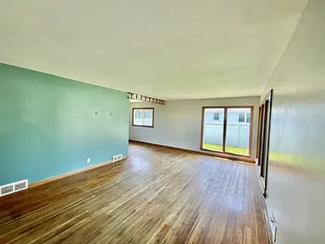 Building Photo - 2713 S 74th St