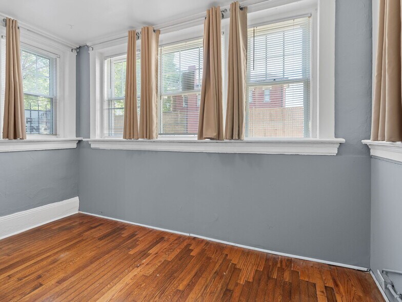 Building Photo - 160 -164 4th St NE