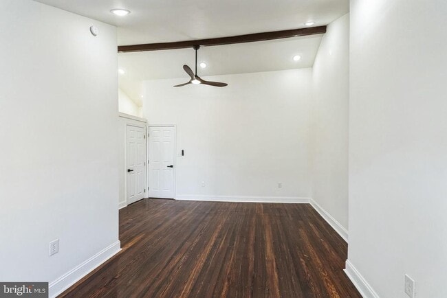 Building Photo - 382 Martin St