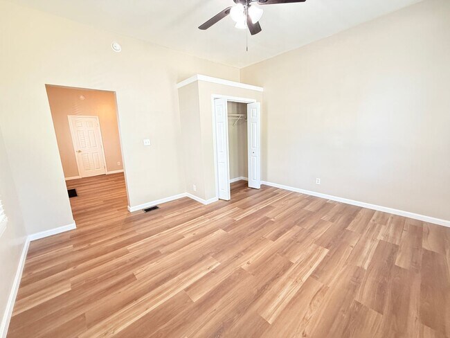 Building Photo - 1227 Vincennes St
