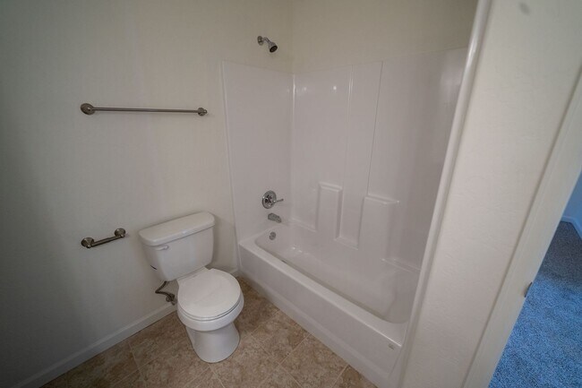 Building Photo - 3 Bedroom 2 1/2 Bath Townhome with Garage