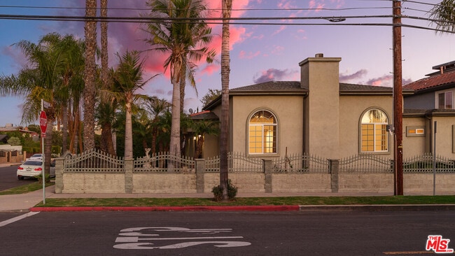 Building Photo - 4356 Kingswell Ave