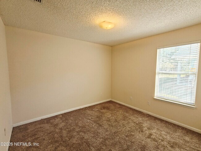 Building Photo - 1563 Lakeway Dr