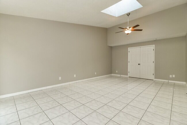 Building Photo - 8807 Wellesly Ct
