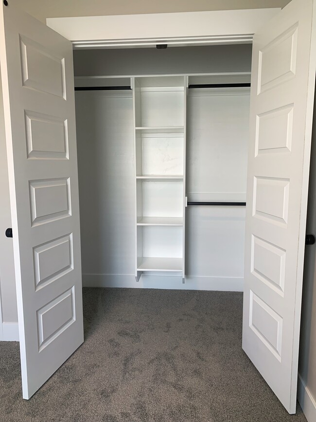 Bedroom closet - 1399 Pinecrest Trl