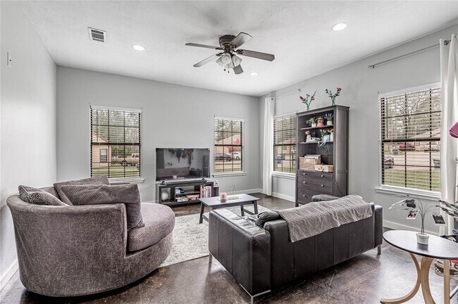 Building Photo - 3122 Molly-