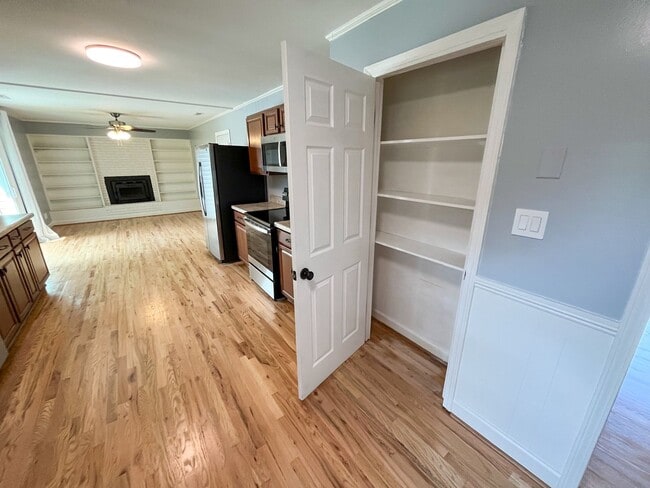 Building Photo - Gorgeous 3 bedroom, 2 bathroom brick home ...